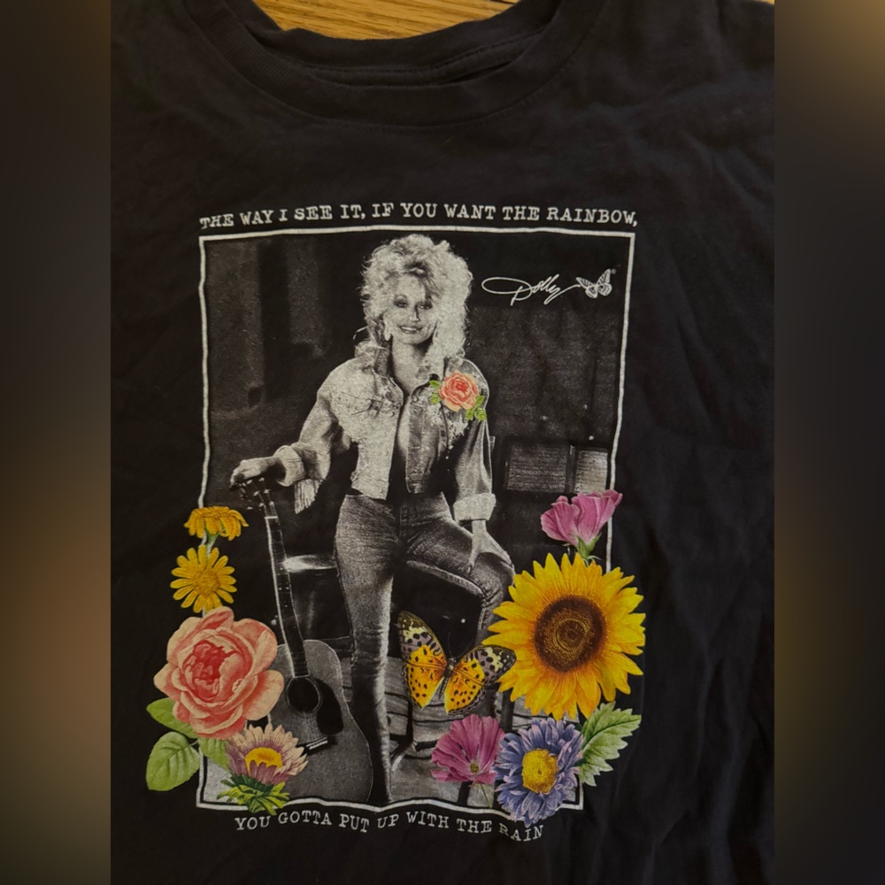 Medium‎ Dolly Parton tshirt